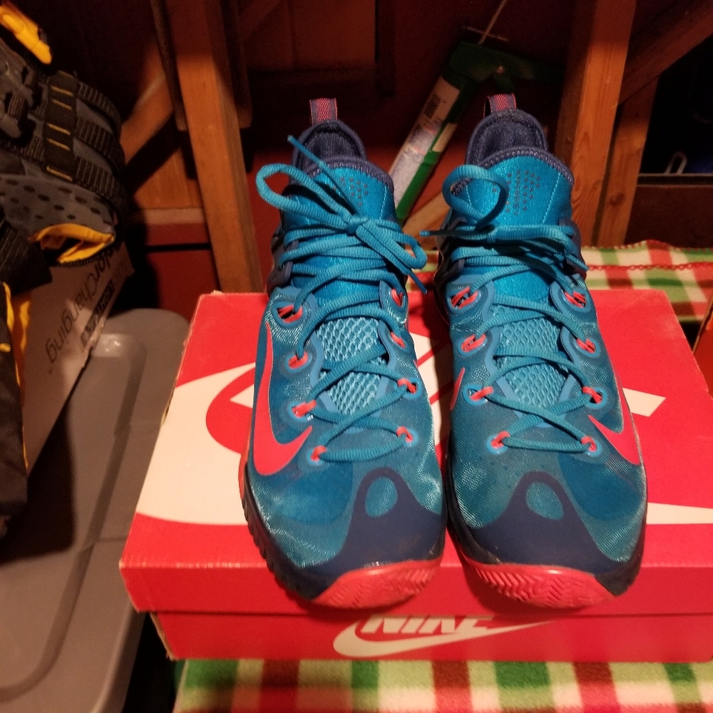 Nike - Picture 2 of 4